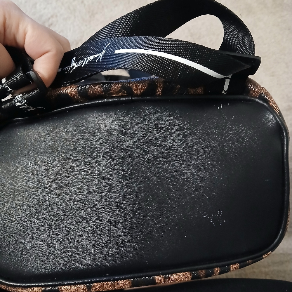 🤯 2/$15 Kendall & Kylie Los Angeles Cheetah Print Small Bucket Bag - Picture 9 of 11